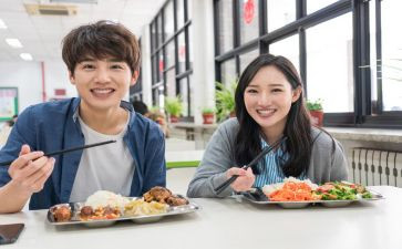 幼儿园小班《吃饭》教案5篇