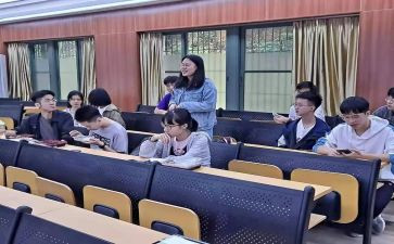 副班主任的月工作总结最新5篇