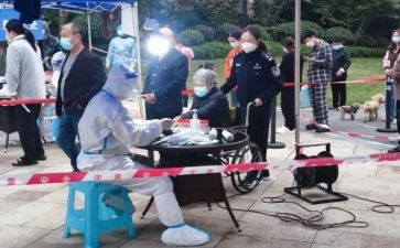 抗击新冠英雄人物事迹8篇