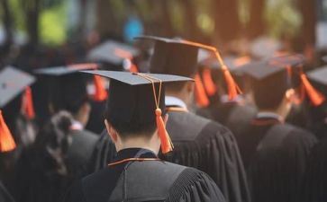 应届大学生自我鉴定5篇